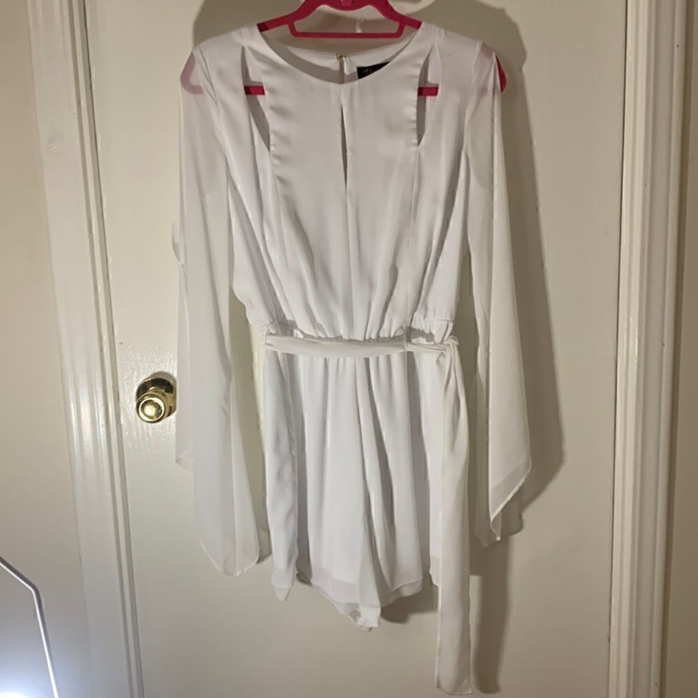 Thalia Sodi EUC white sheer long sleeve shorts romper Size Small